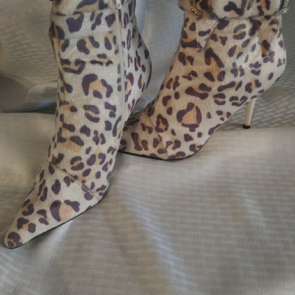 Boots - Picture 2 of 4